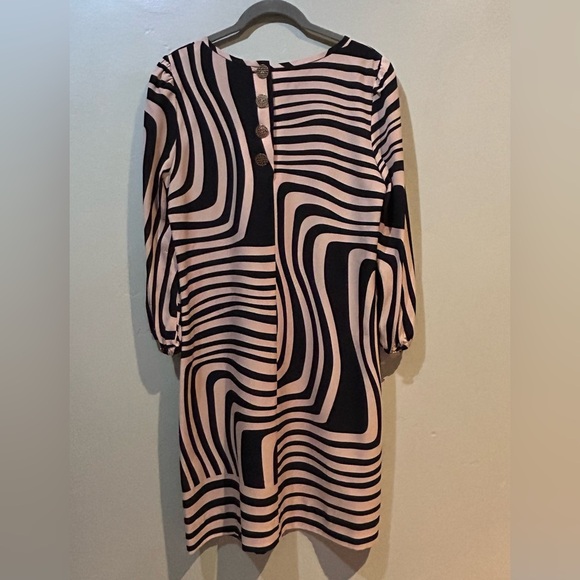 Tahari Arthur S. Levine Tan & Black Striped Shift Dress. Women’s Size 6. - Picture 2 of 5